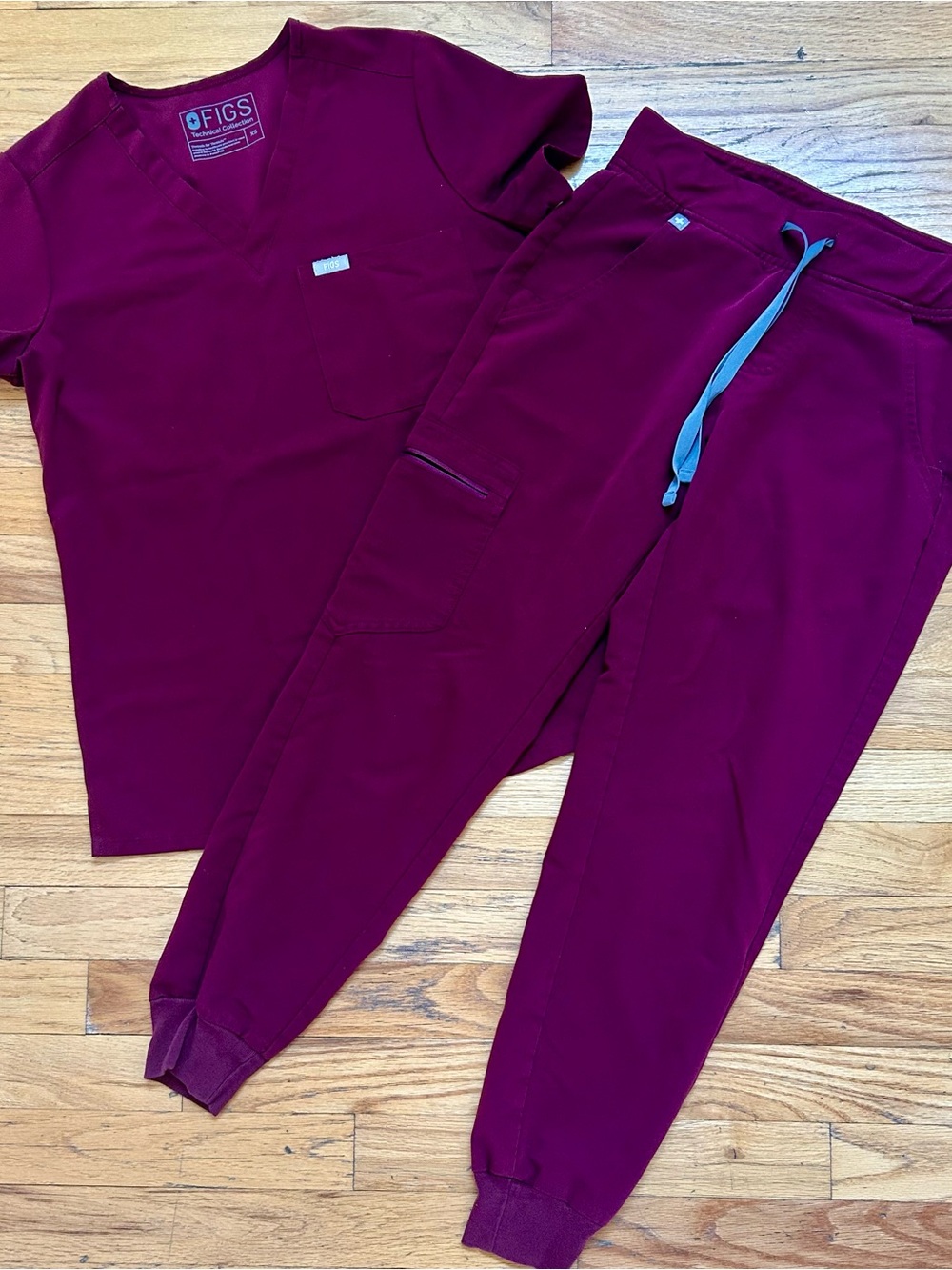Figs Maroon Scrub Set